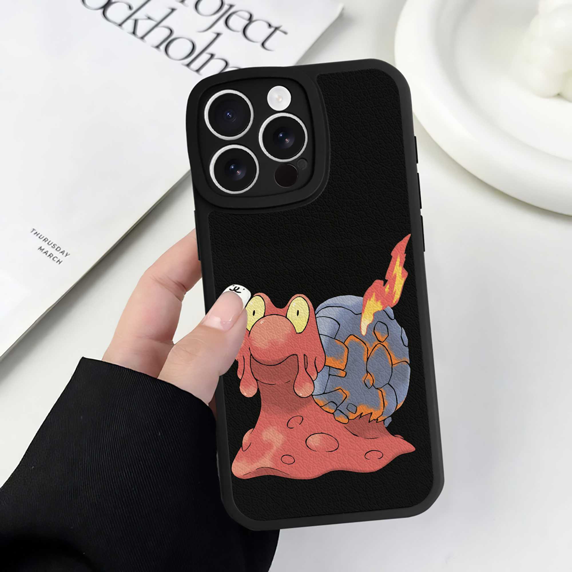 （画像用） ポケットモンスター Pokémon 【iPhone 16シリーズ対応】シリコンスマホケース（レザー調） 材質：シリコン